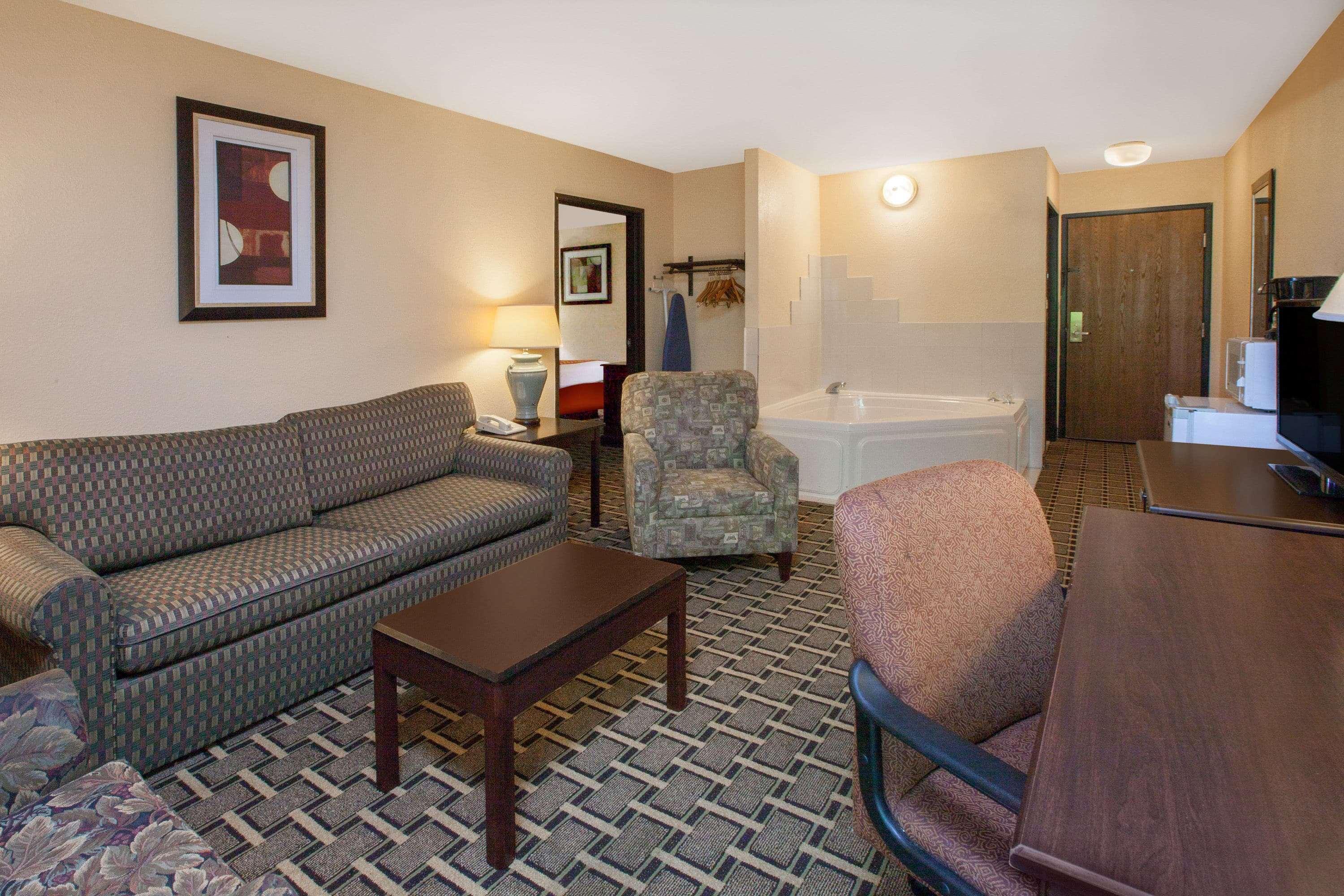 Days Inn & Suites By Wyndham Madison Heights Mi Luaran gambar