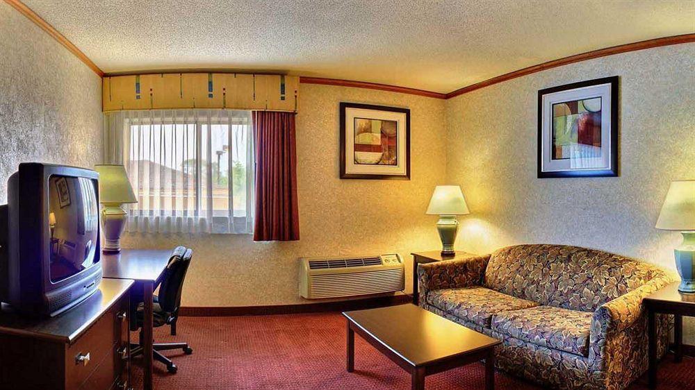 Days Inn & Suites By Wyndham Madison Heights Mi Luaran gambar