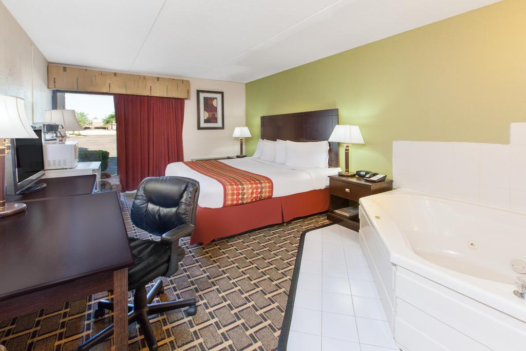 Days Inn & Suites By Wyndham Madison Heights Mi Luaran gambar